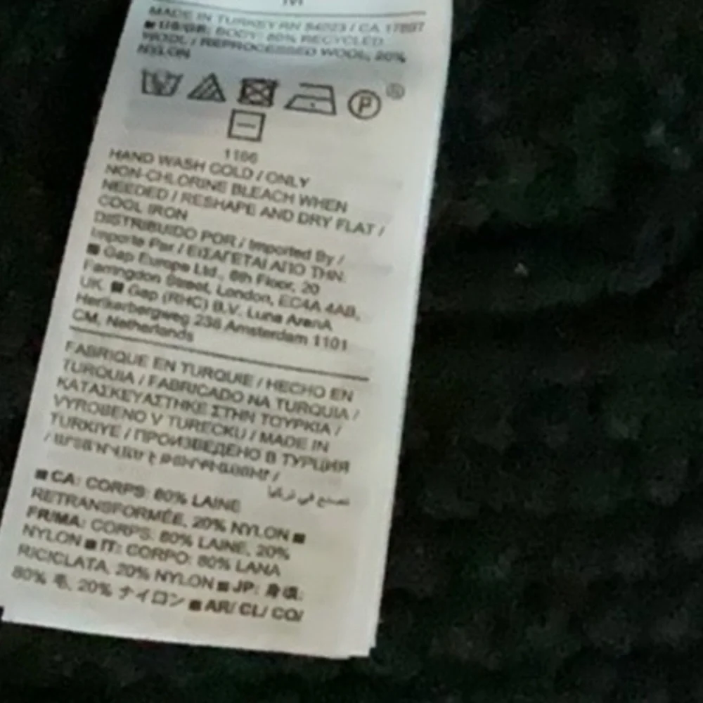 NWT! Banana Republic Black Chubut Cable Knit Sweater - Size Small 🤎